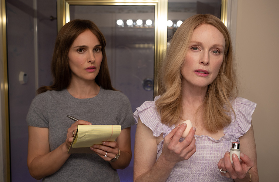 Natalie Portman as Elizabeth and Julianne Moore as Gracie